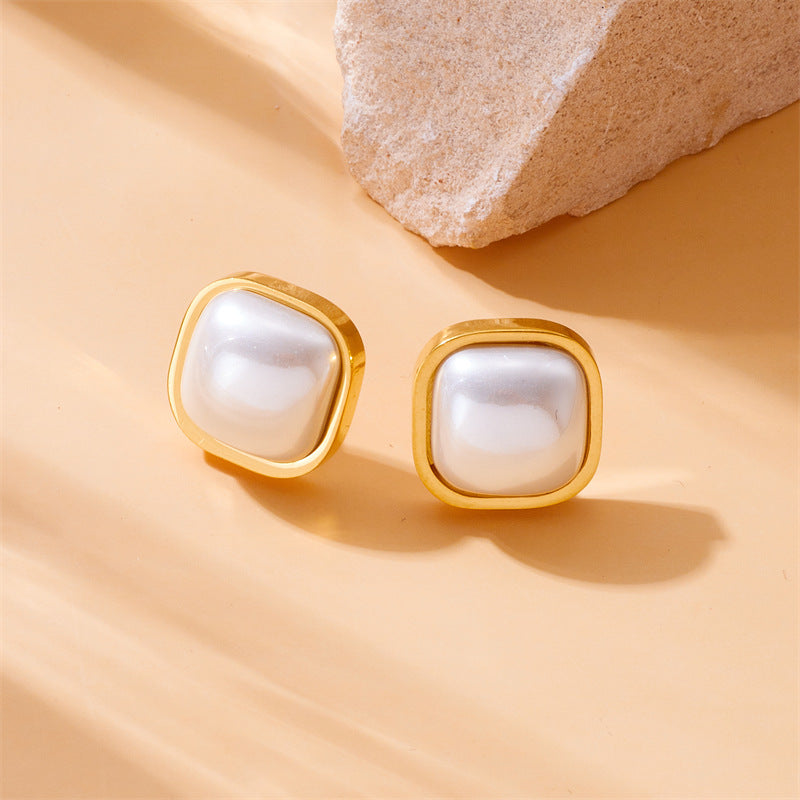 Luna Pearl Studs