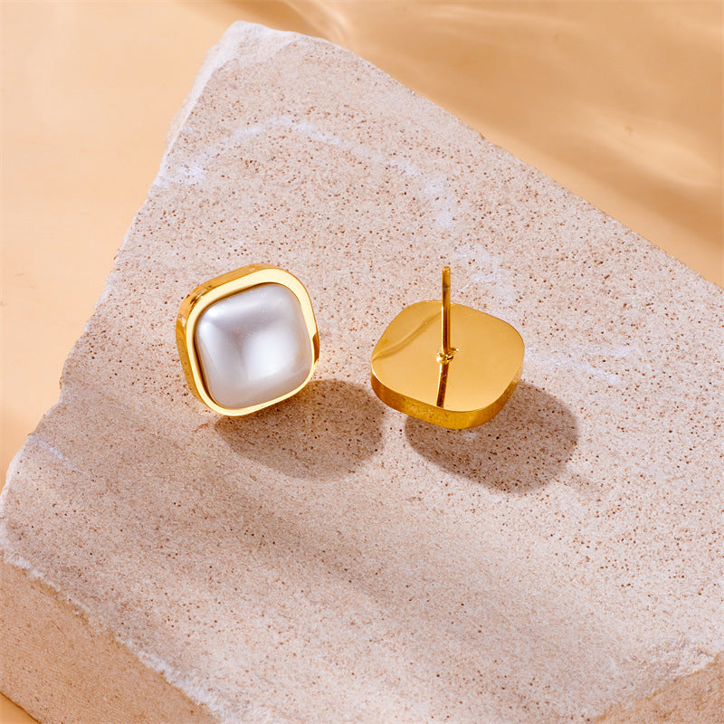 Luna Pearl Studs