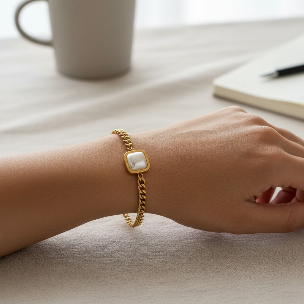 Luna Pearl Bracelet