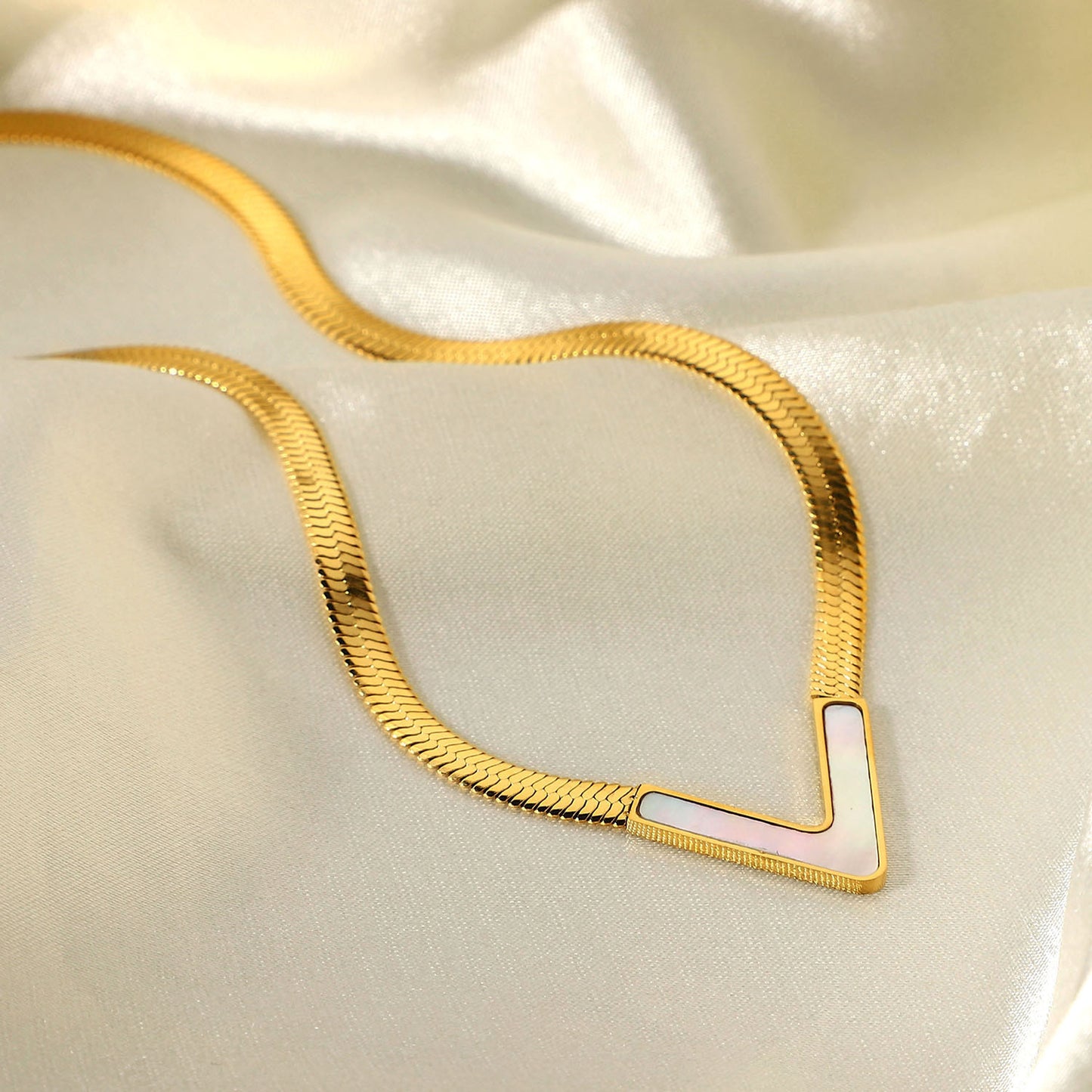 Opaline Glow Necklace
